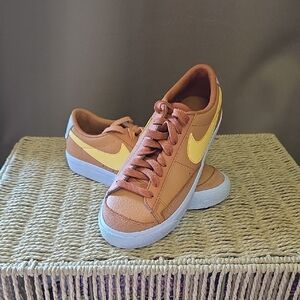 Nike Low-Top Sneakers in Orange and Yellow